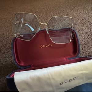 GUCCI
Gold & Blue Oval Sunglasses